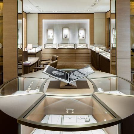 Cartier: gioielleria, orologi, accessori presso Piazzetta Maraini 1 